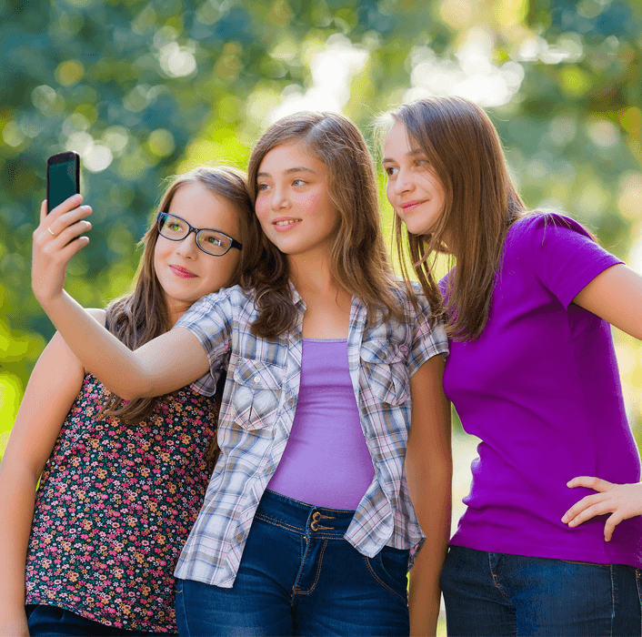 TIRAR SELFIES AUMENTA A INCIDÊNCIA DE PIOLHOS ENTRE CRIANÇAS E ADOLESCENTES?